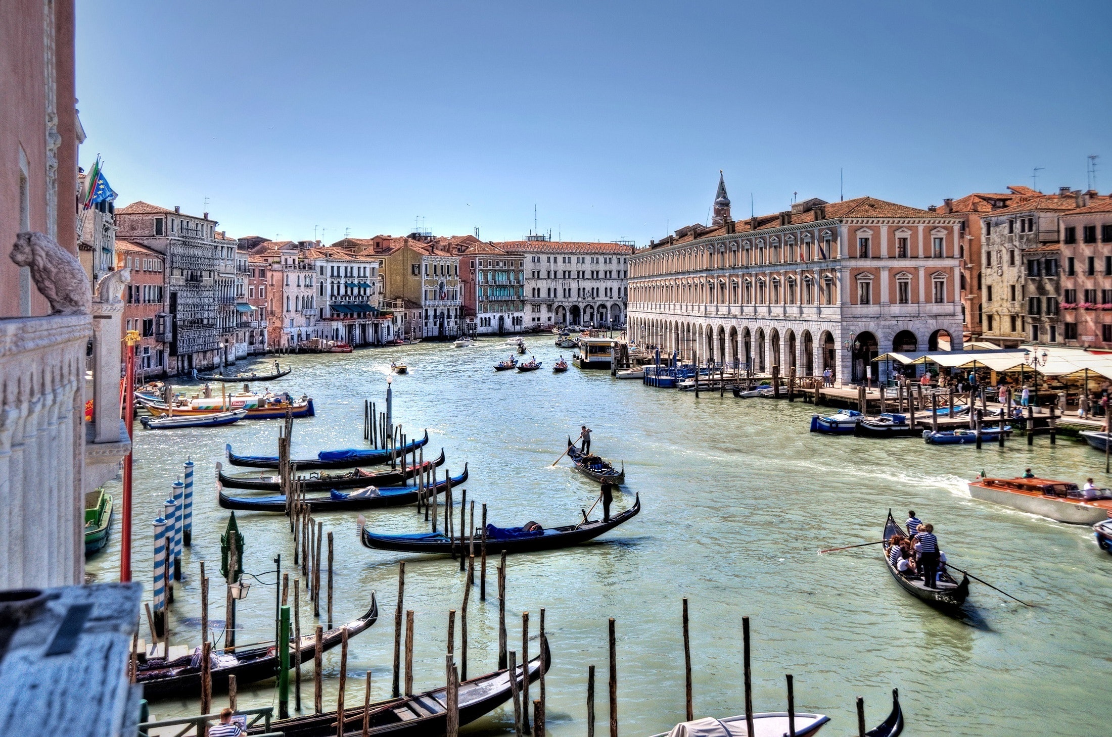 Giant Violin Floats on Venice’s Grand Canal