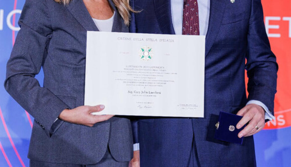 Gary Lucchesi receives Ordine al Merito del Lavoro award
